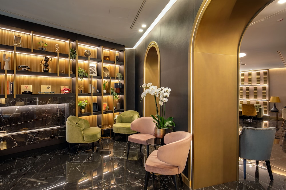 The Major Hotel 48/64