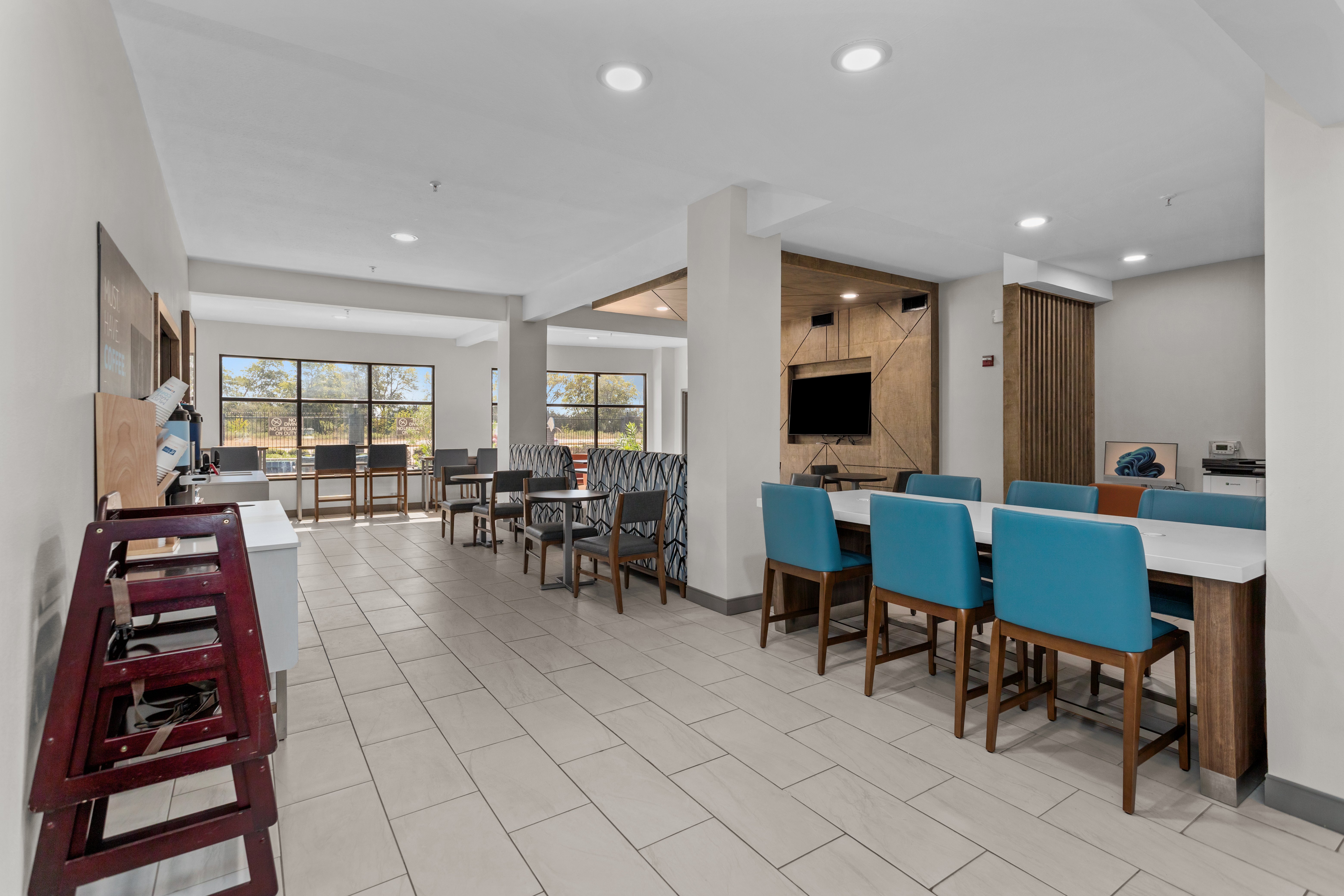 Holiday Inn Express Crockett 51/67
