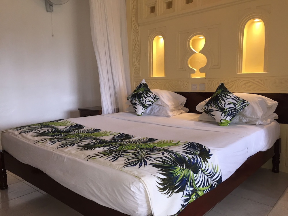 Reef Hotel Mombasa 12/49