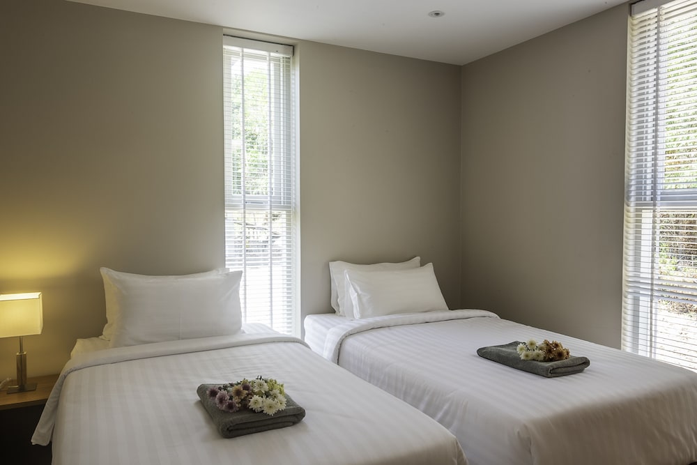 3 Bedrooms, Bay Villa