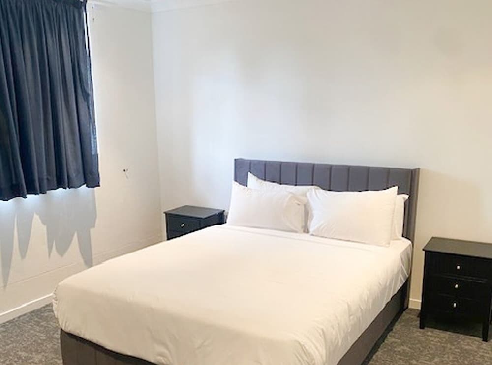 3 Bedrooms, Grand, Tower, Apartment, 1 Queen and 3 Single Beds