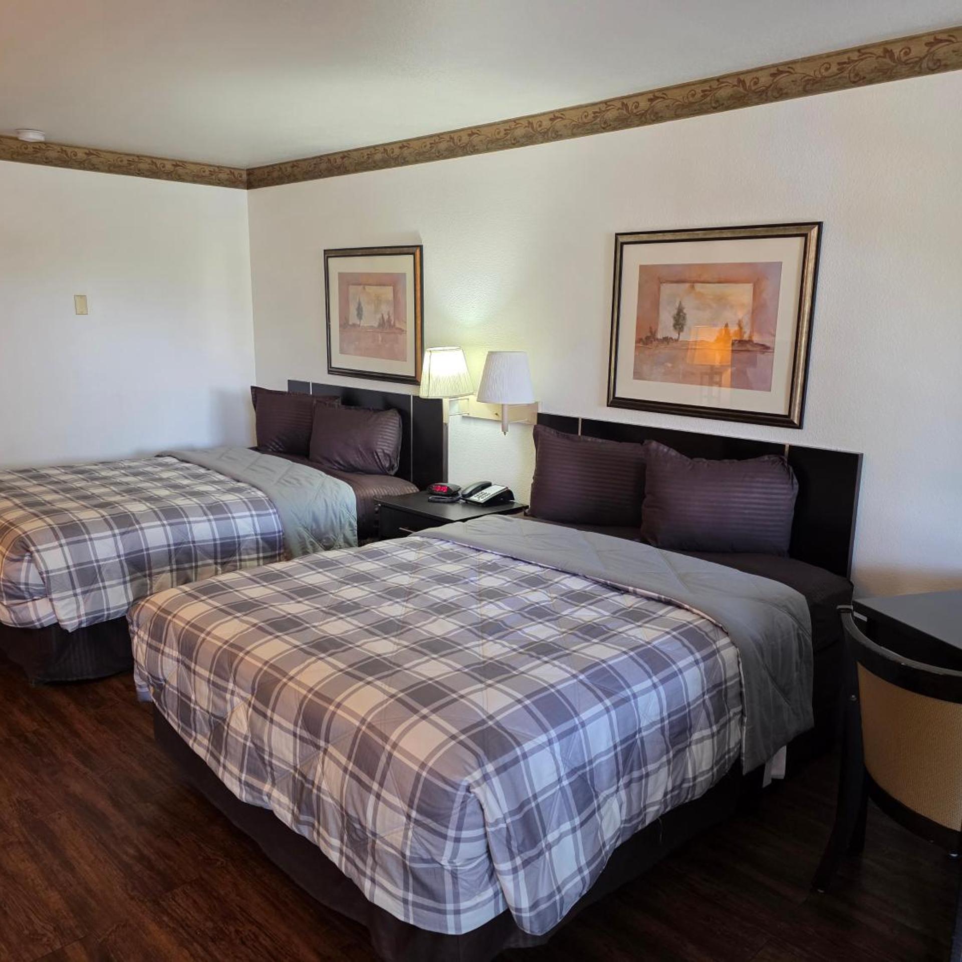 American Inn & Suites 1/7