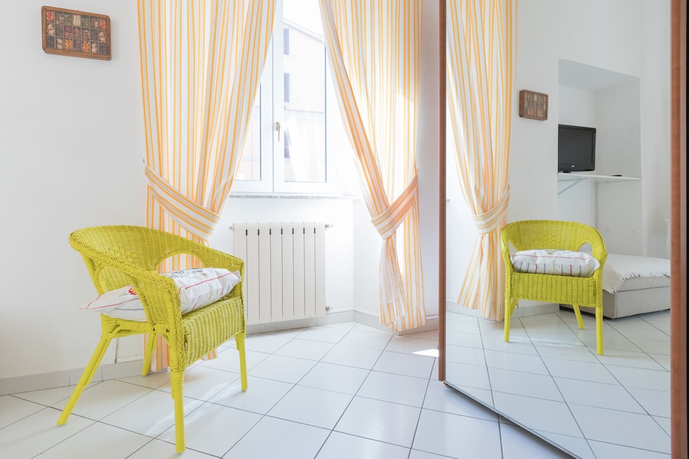B&B Piazza Fratti 45/69