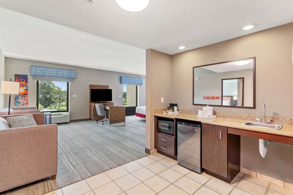Lobby at HAMPTON INN SUITES ORLANDO APOPKA, APOPKA - FL