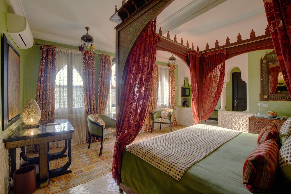 IMPERIAL, SUITE
