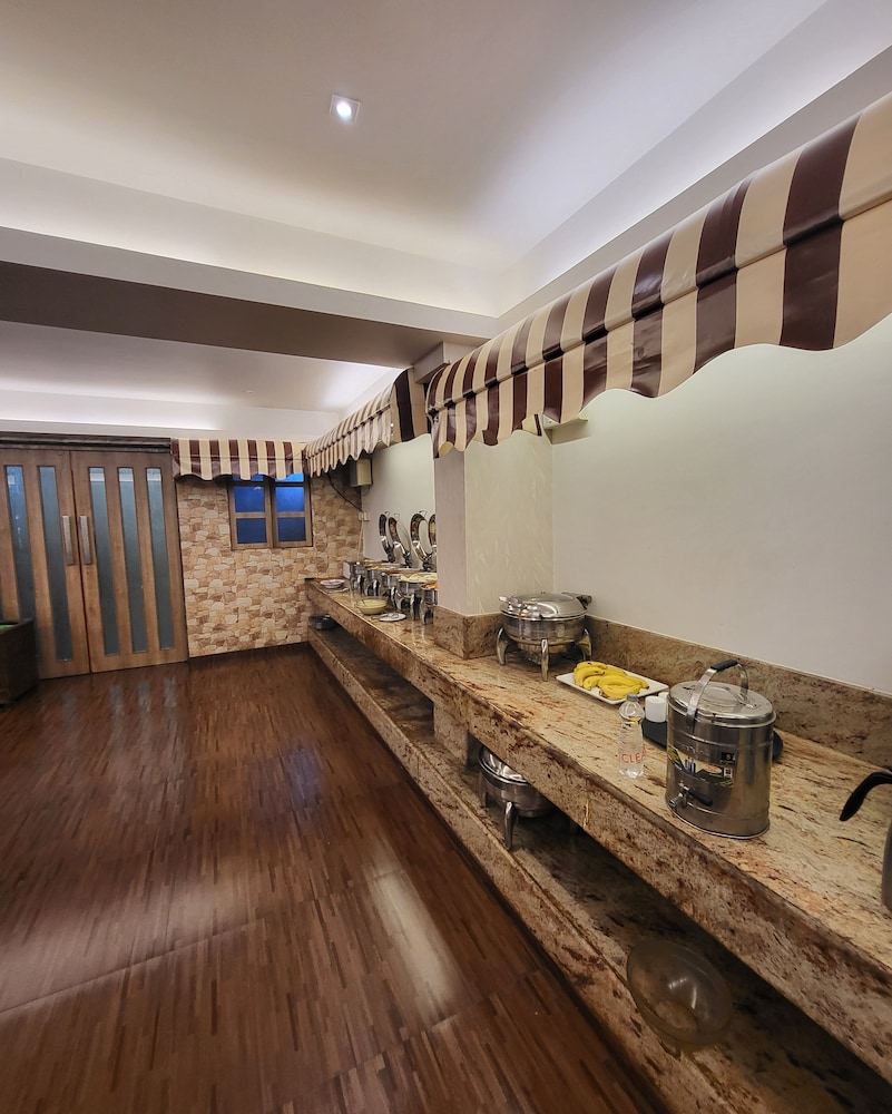 HOTEL MAHARANA INN 26/50