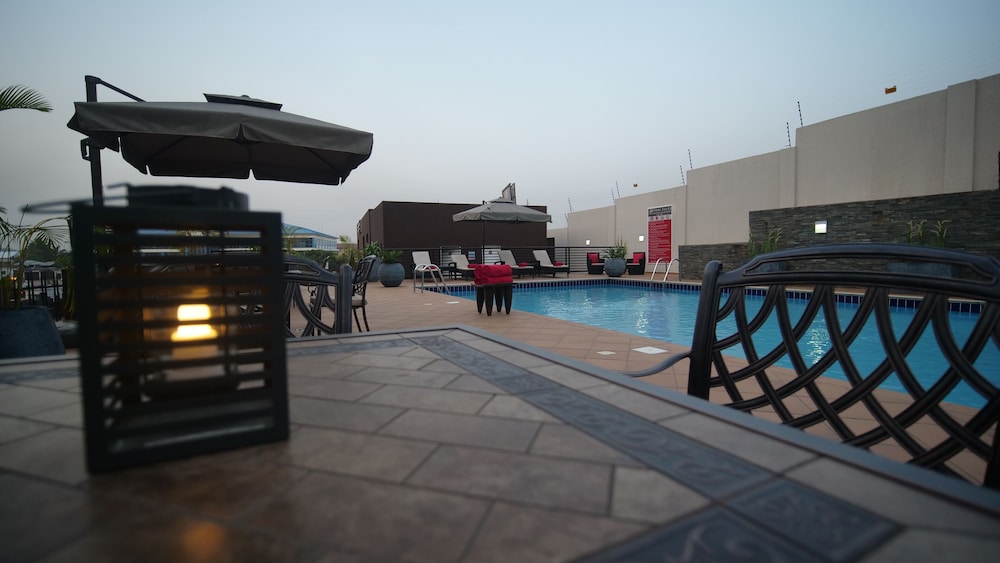 Oak Plaza Suites 4/66