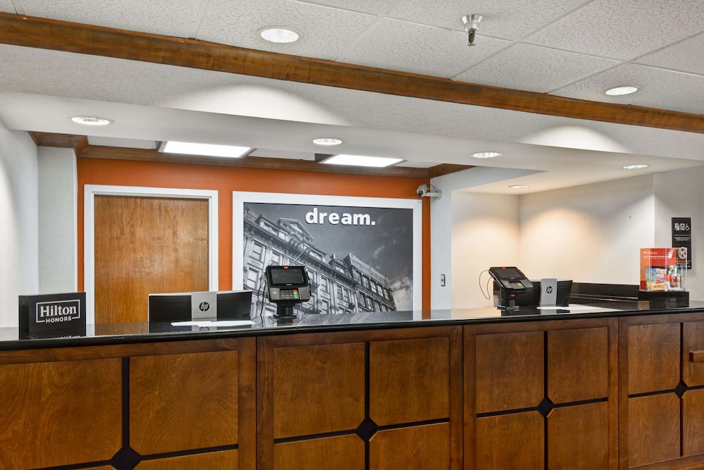 Hampton Inn Memphis-Poplar 9/53