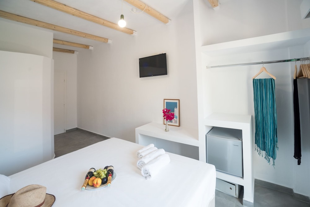 MARY HOTEL(Studios and Apartments) 14/55