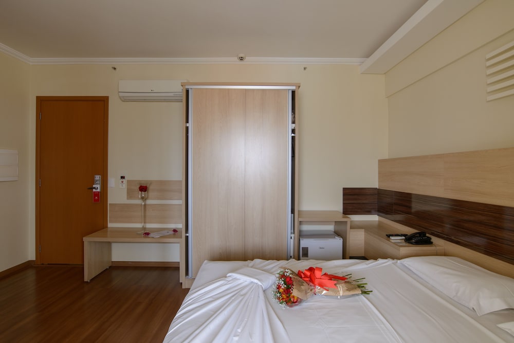 Faro Hotel 9/50