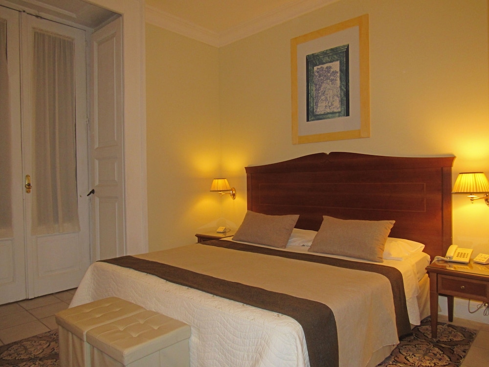 Akropolis Hotel 11/63