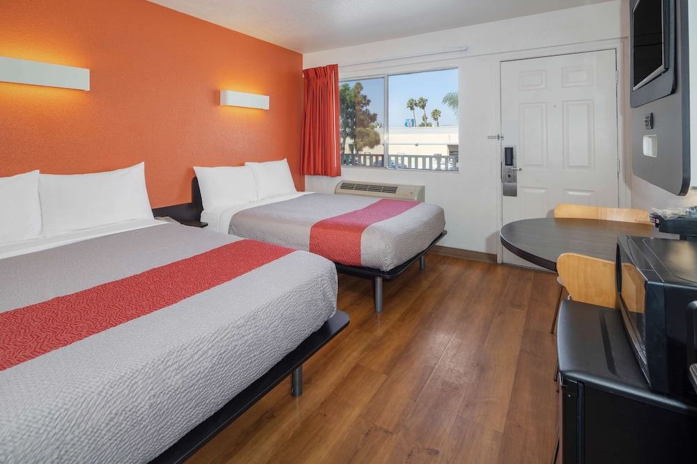 Motel6 Ventura, CA - Beach 17/58
