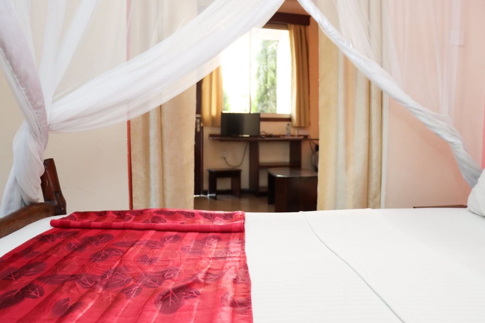 Darajani Hotel Ltd 15/50