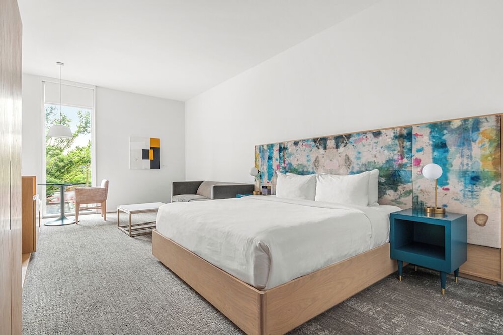 Deluxe, King Bed
