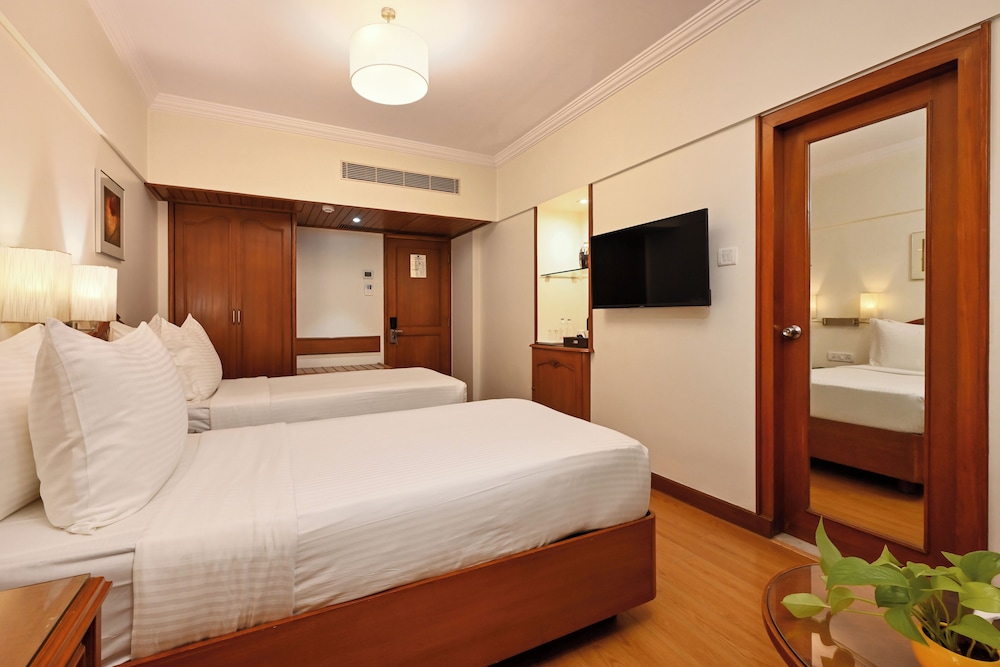 Fariyas Hotel Mumbai 12/50