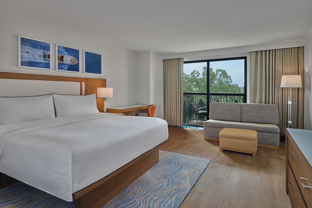 Deluxe, King Bed, Resort View, Balcony