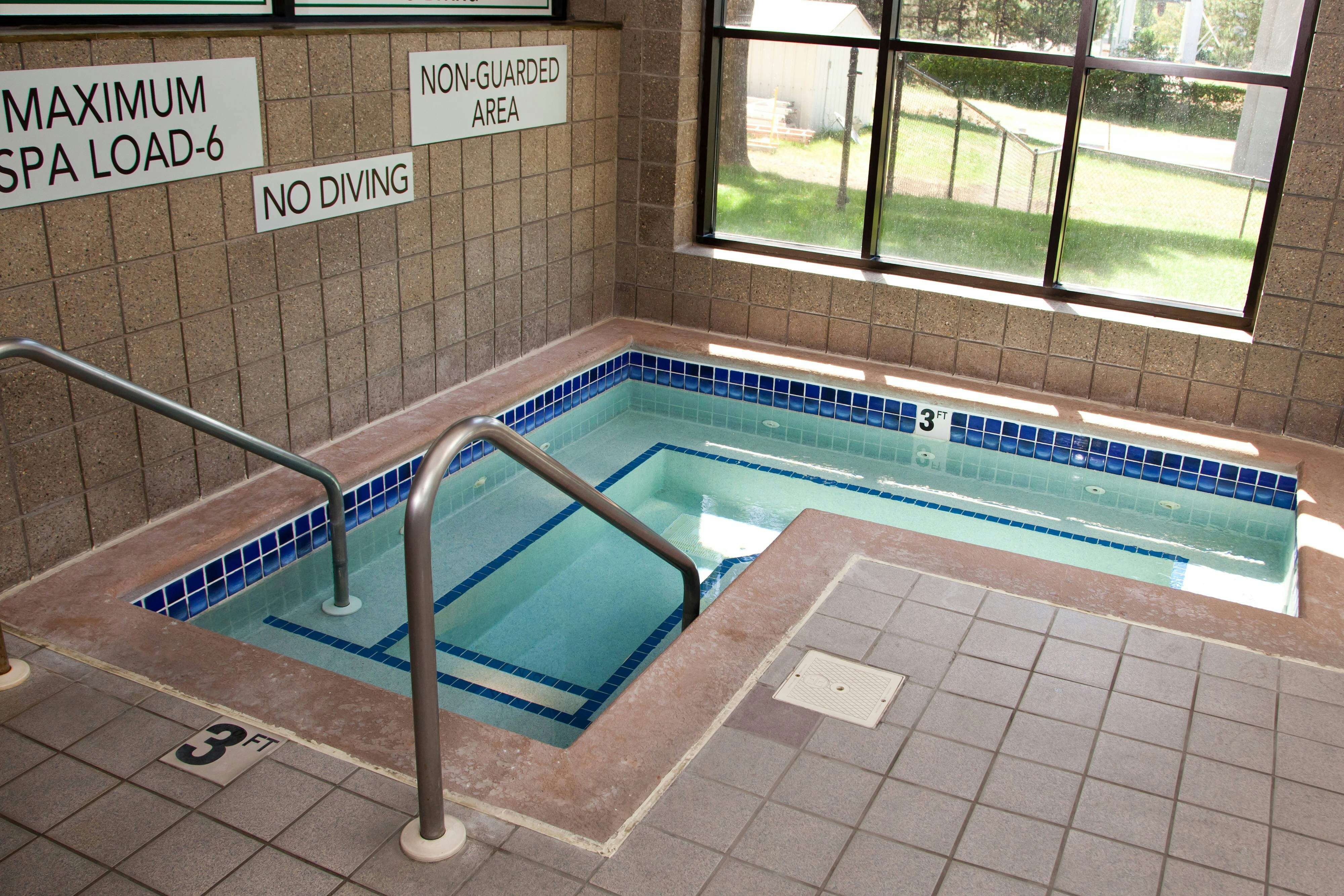 Courtyard By Marriott La Crosse 8/23