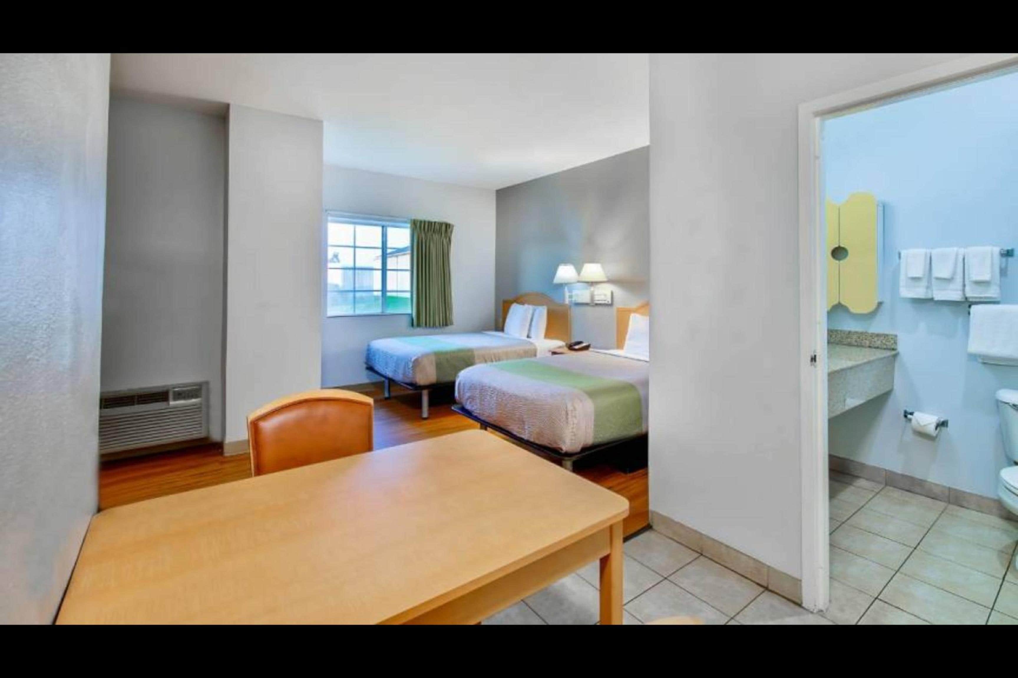 Oyo Townhouse Sulphur,LA Extended Stay I-10 26/27