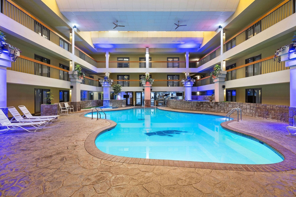 Baymont by Wyndham Shakopee 44/50