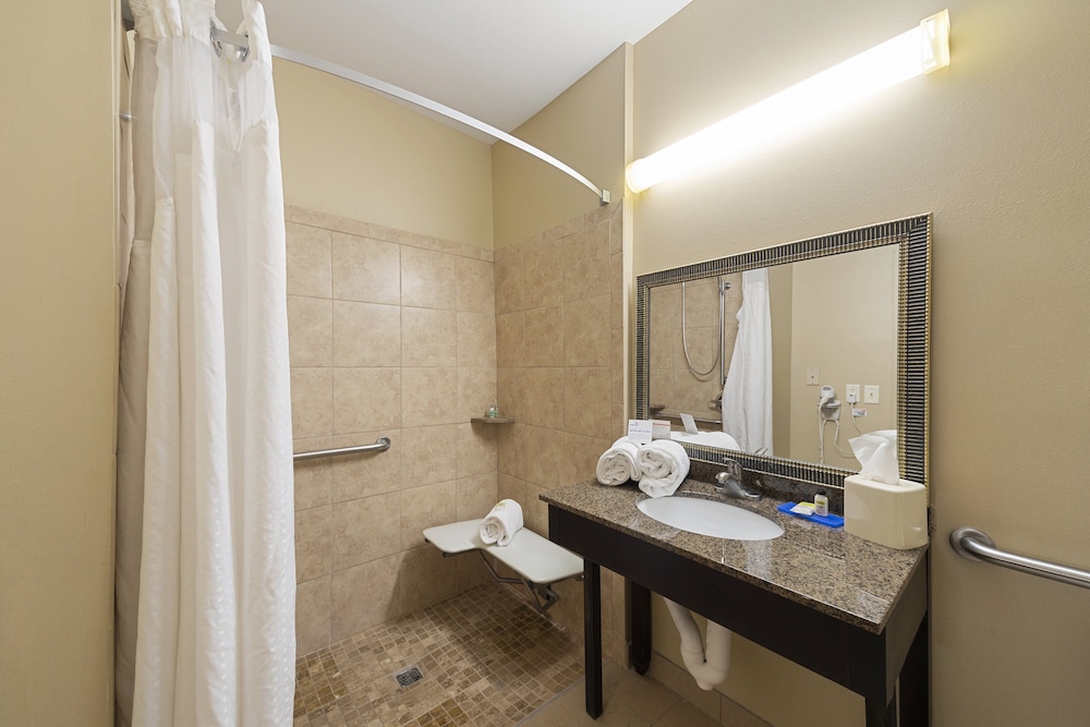 Holiday Inn Express Bloomington West 17/68