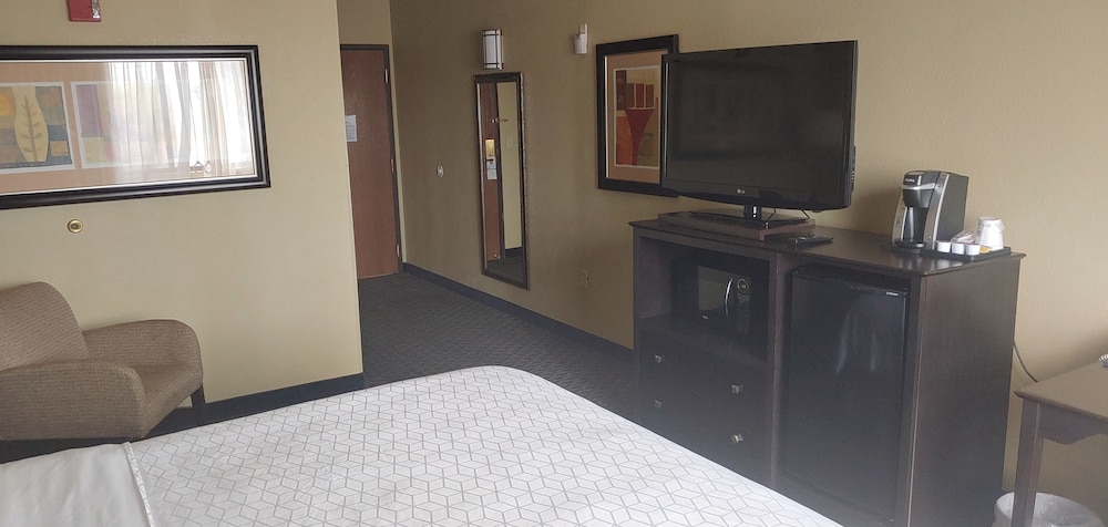 Chandler Hospitality Inn (Holiday Inn Express and Suites Phoenix/Chandler) 9/32