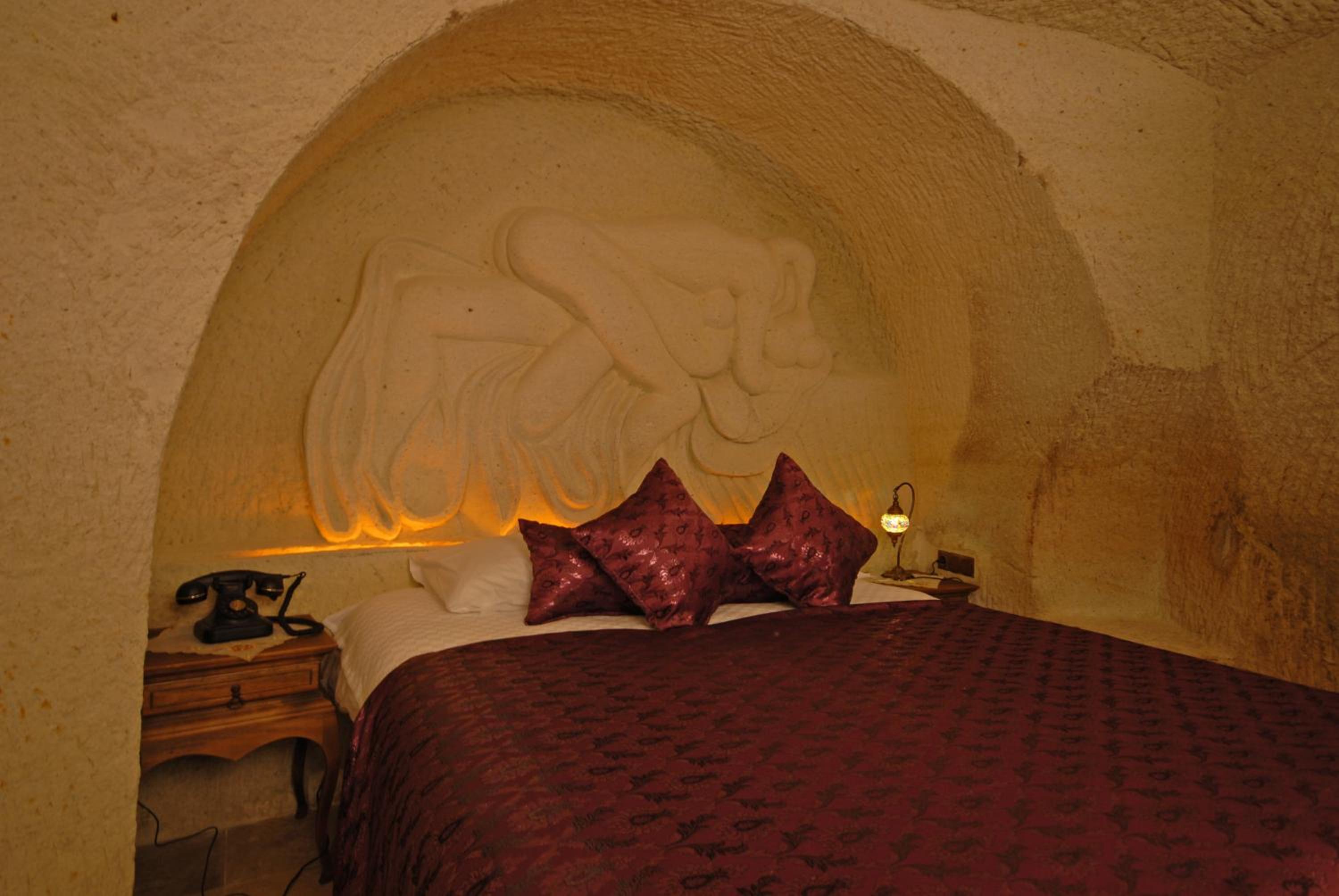 Cave, Suite