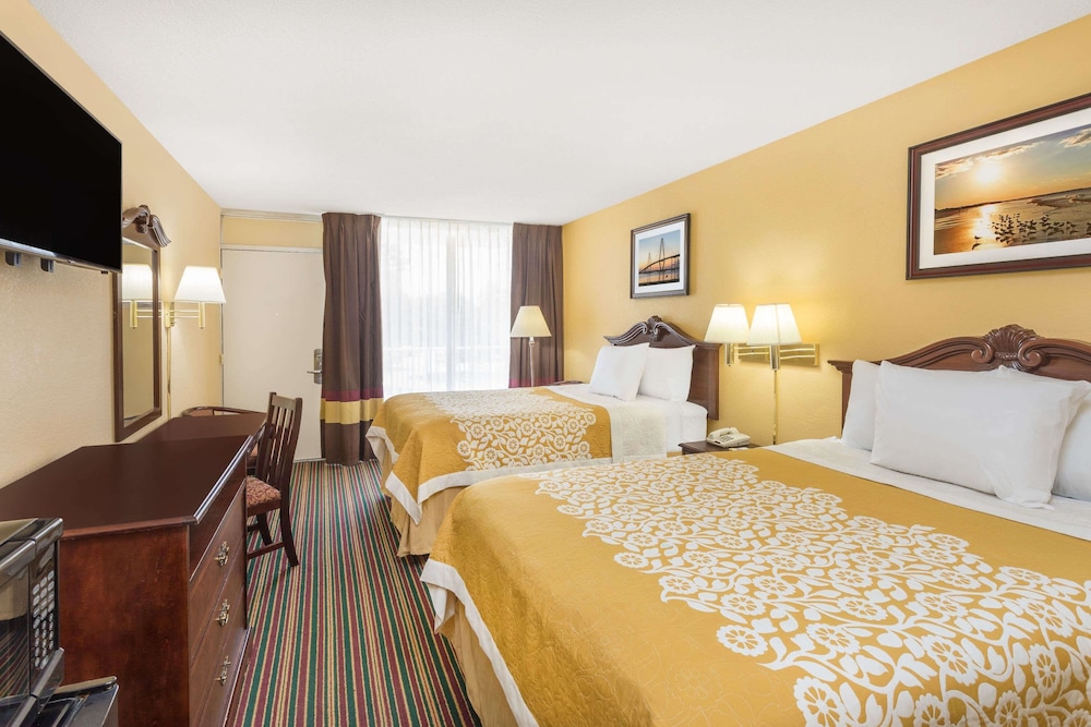 Days Inn by Wyndham Mt Pleasant-Charleston-Patriots Point 17/26