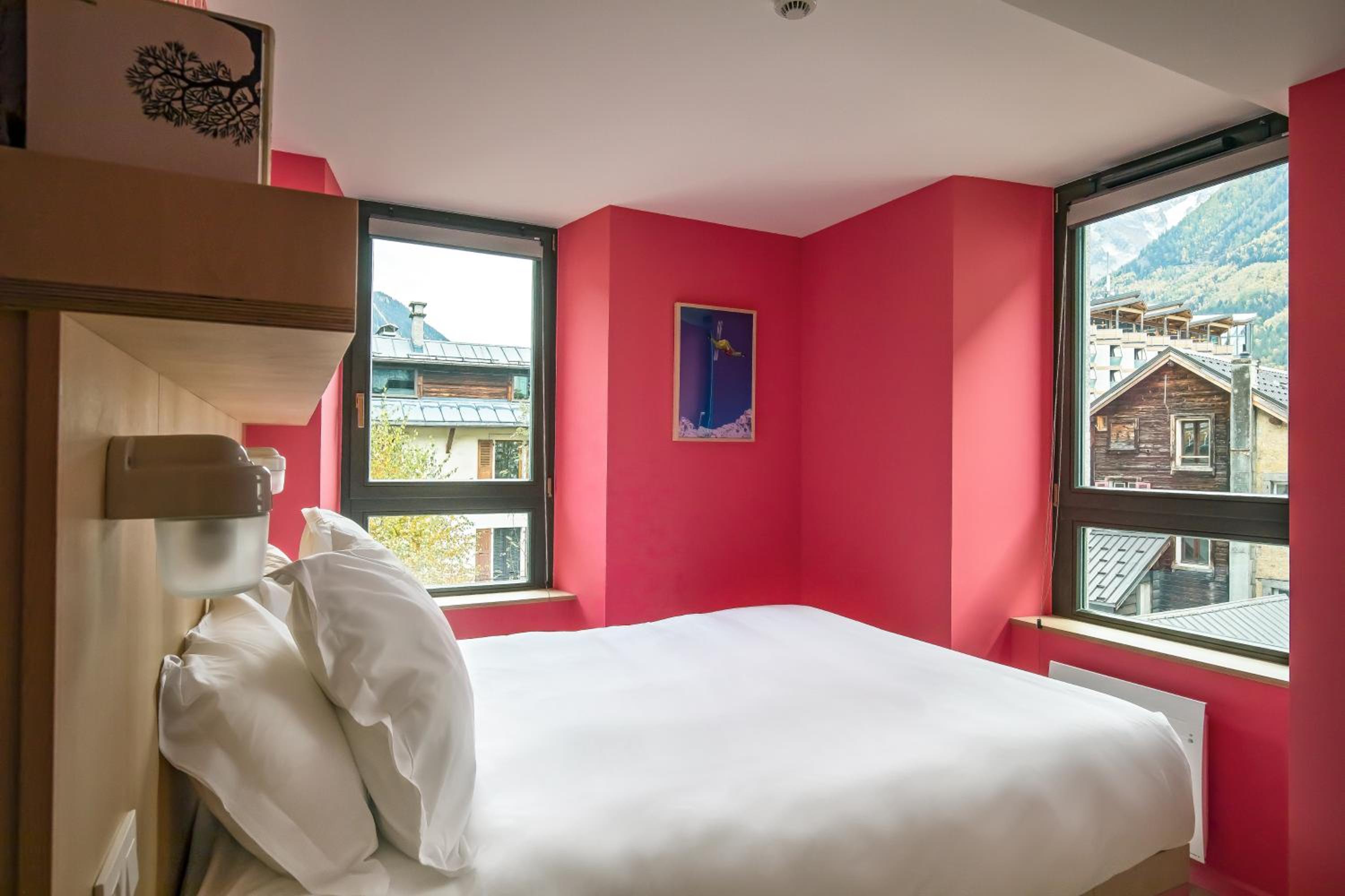 Cosmiques Hotel 7/40