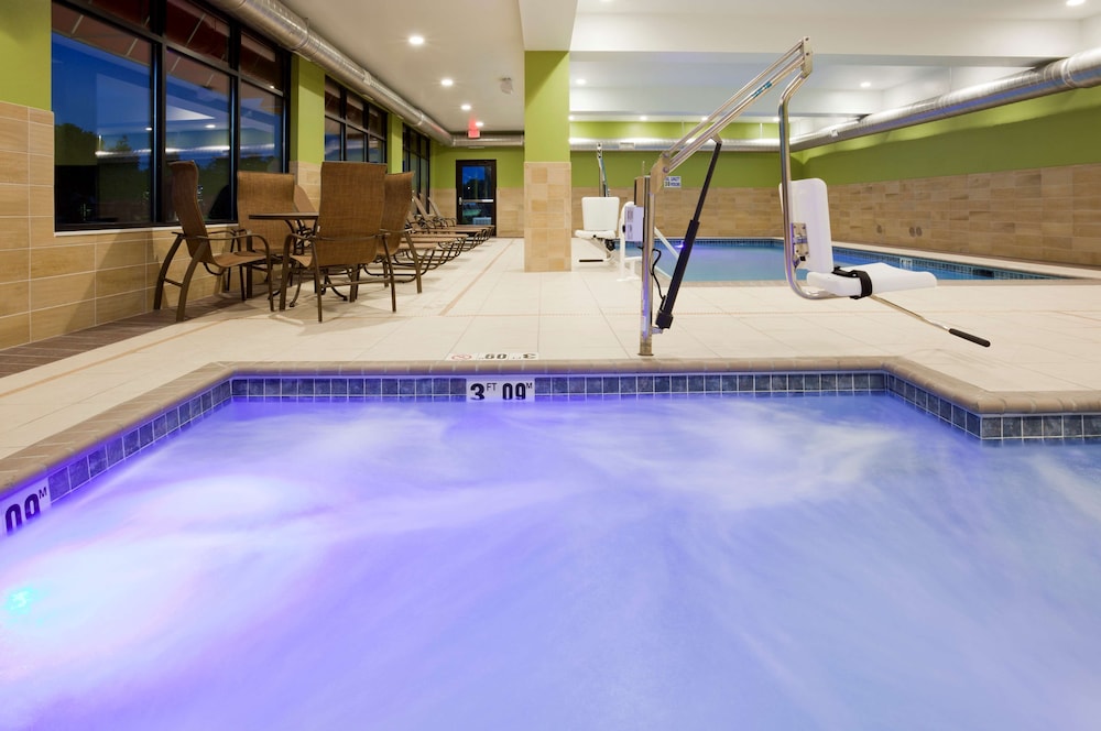 Hampton Inn Minneapolis Roseville 24/42