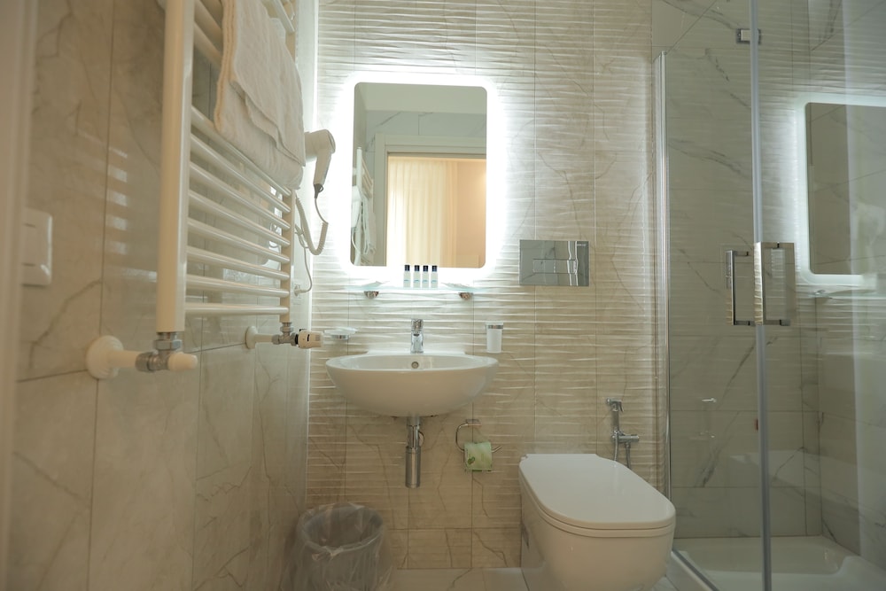 Garibaldi Suite 66/71