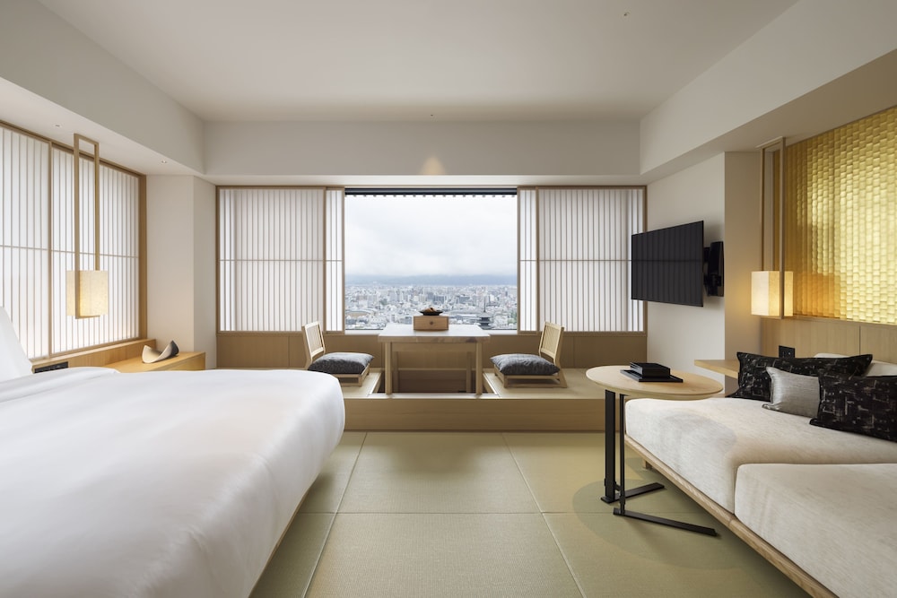 WELL BEING, SANCTUARY, KING BED