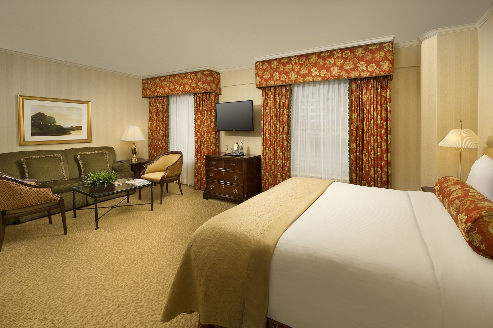 DELUXE, QUEEN BED