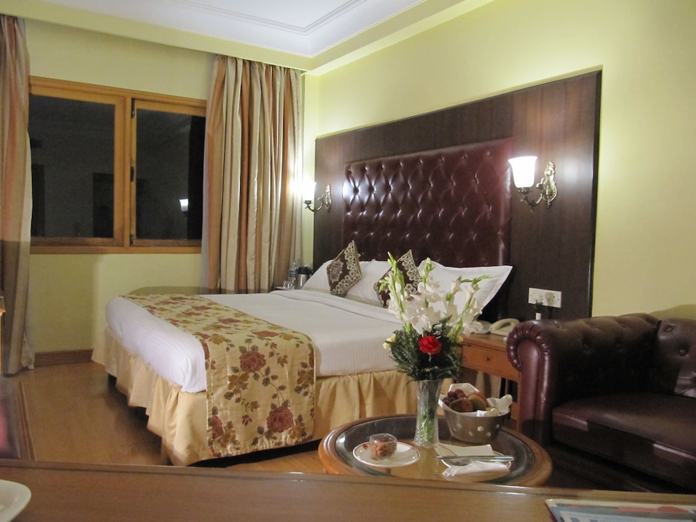 Ritz Plaza 18/50