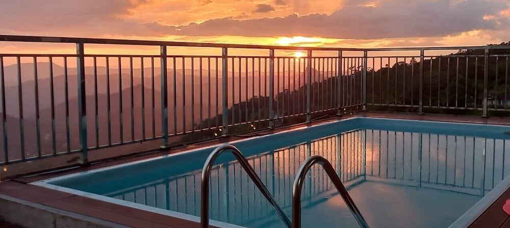 MISTY MOUNTAIN RESORT 26/64