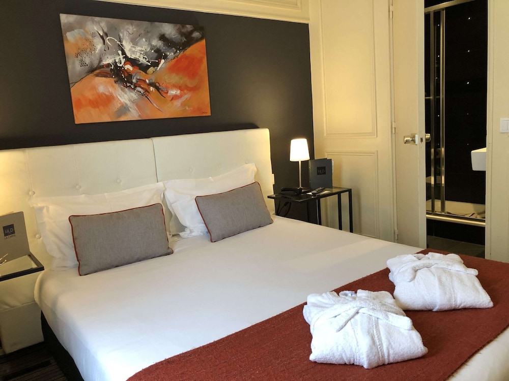 Le Dauphin Hotel 10/67