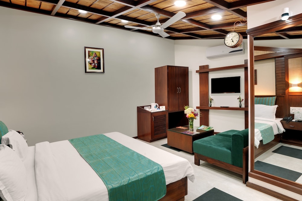 CHACHA INN. 30/77