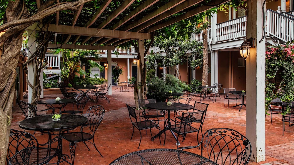 Elliott House Inn 39/40