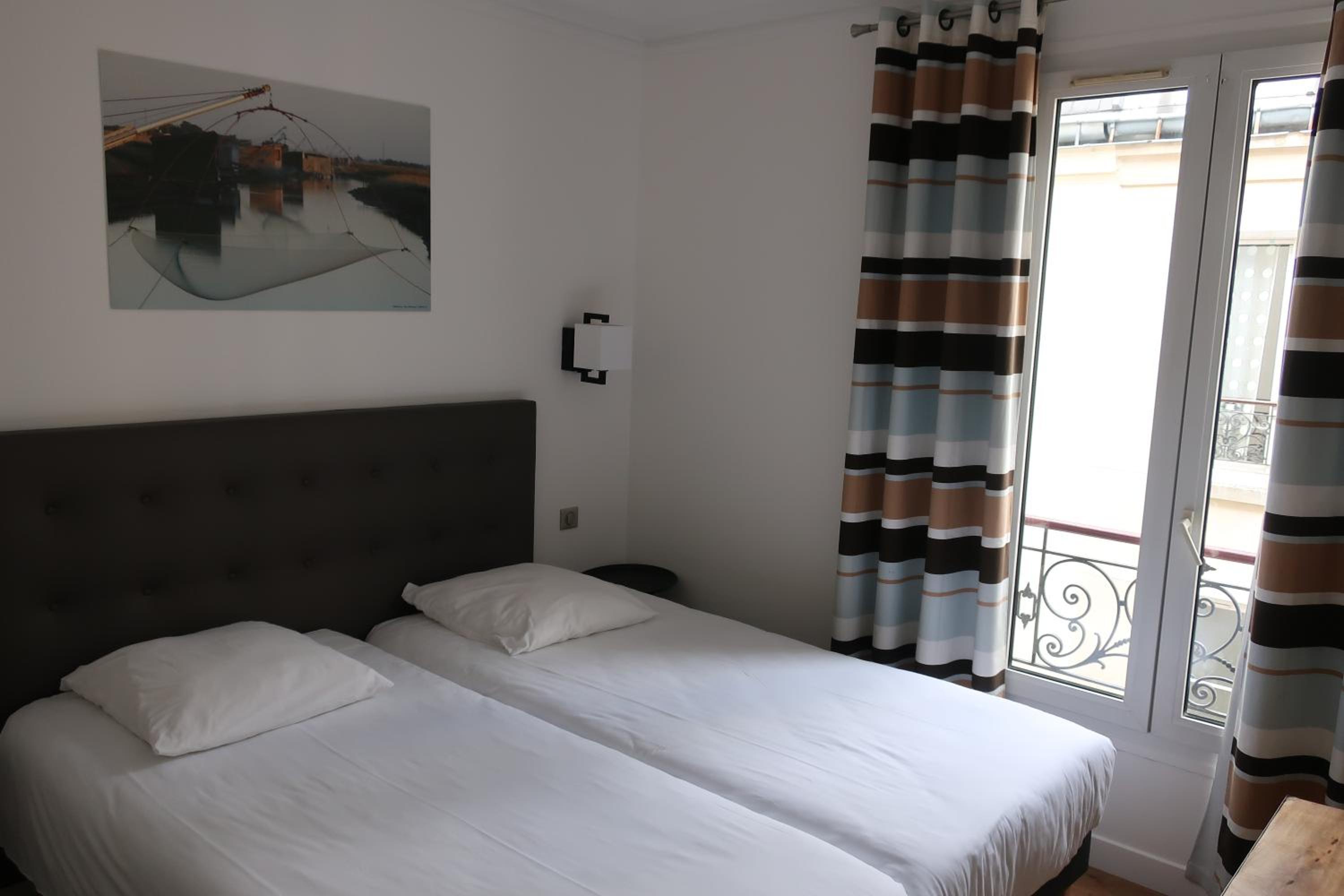 Room, Triple, L Amiral 2/10