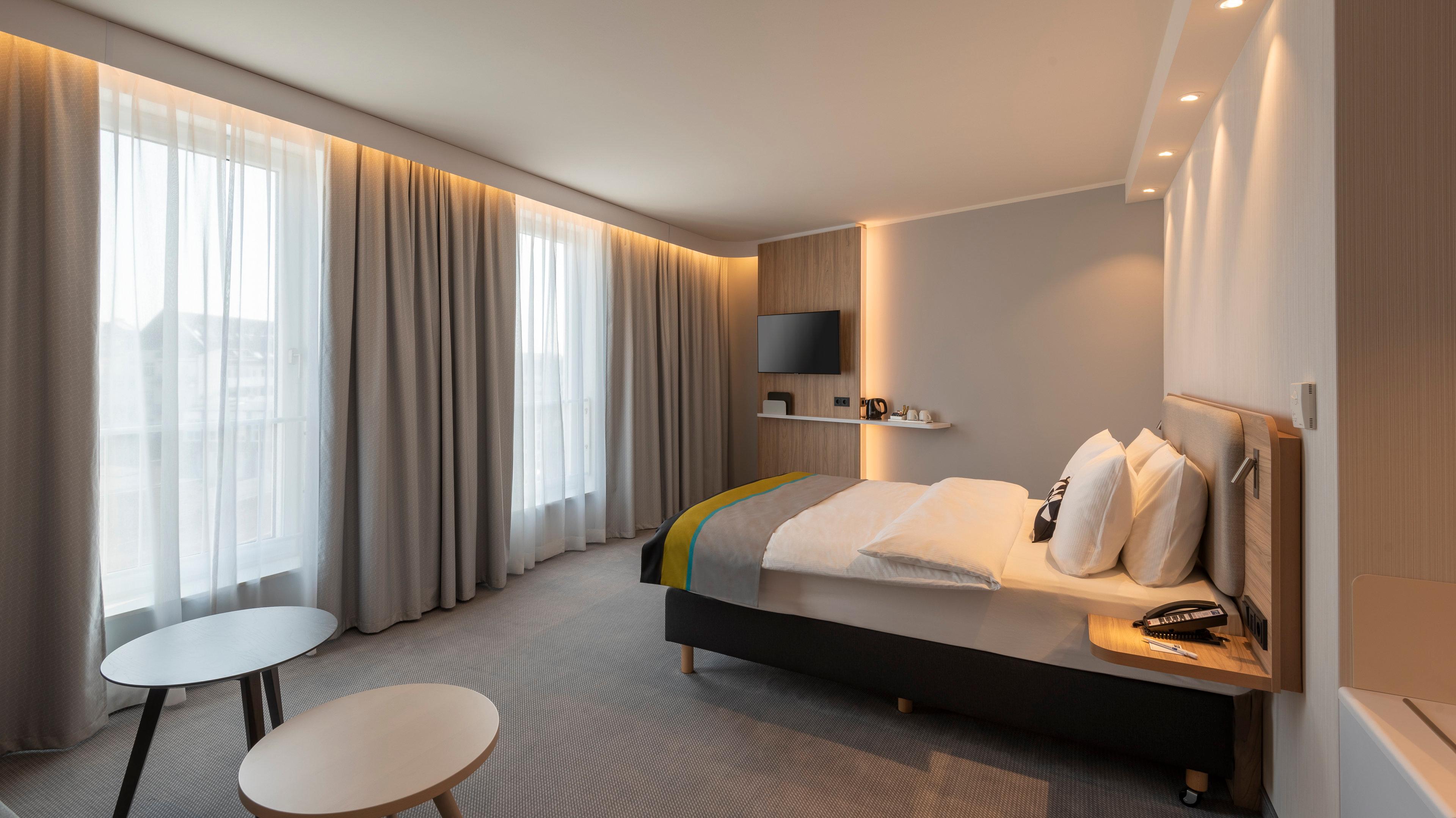 غرفة بسرير كوين، Holiday Inn Express Dusseldorf Hauptbahnhof 4/8