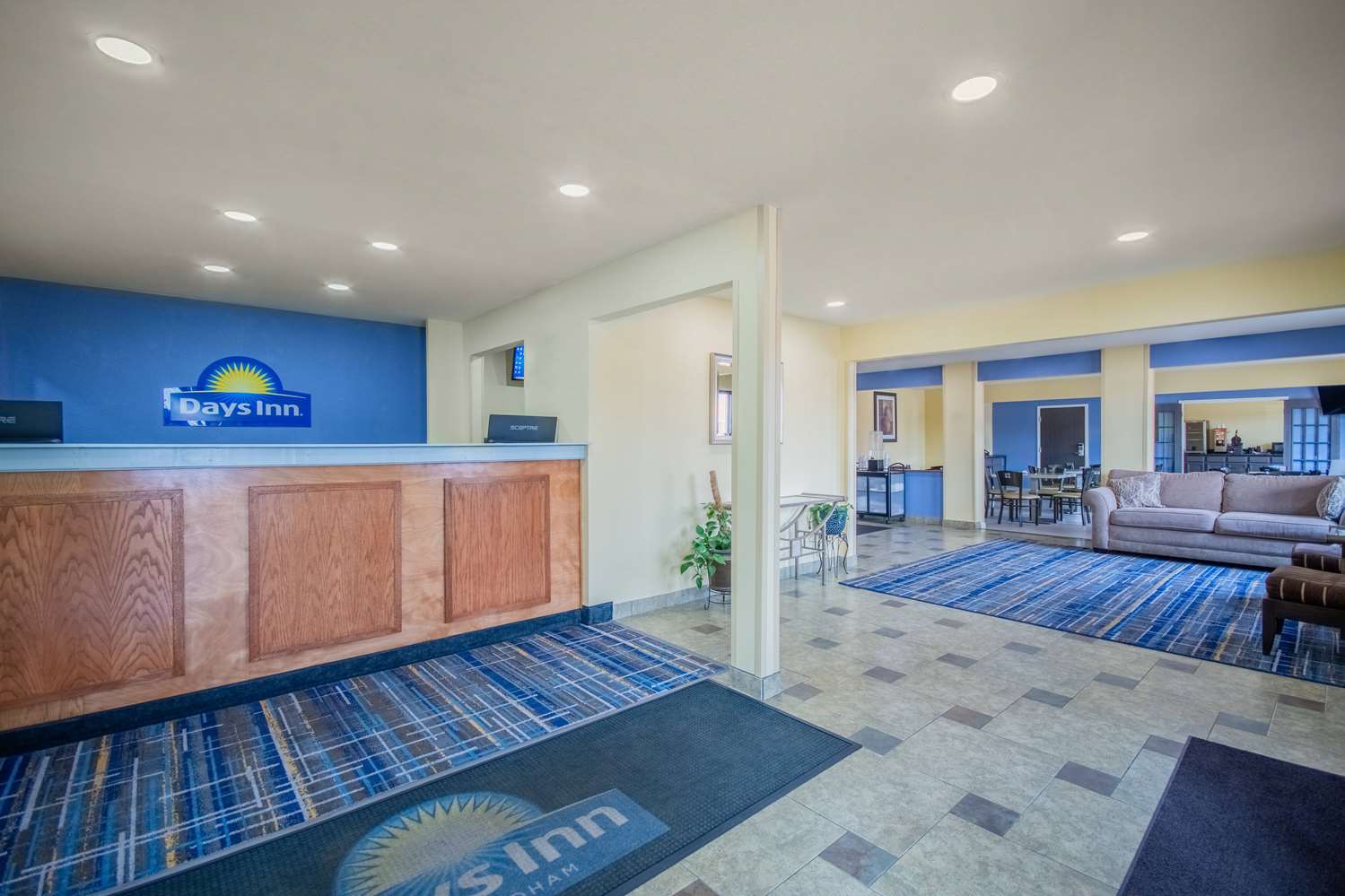 Days Inn & Suites by Wyndham Waterloo 4/30