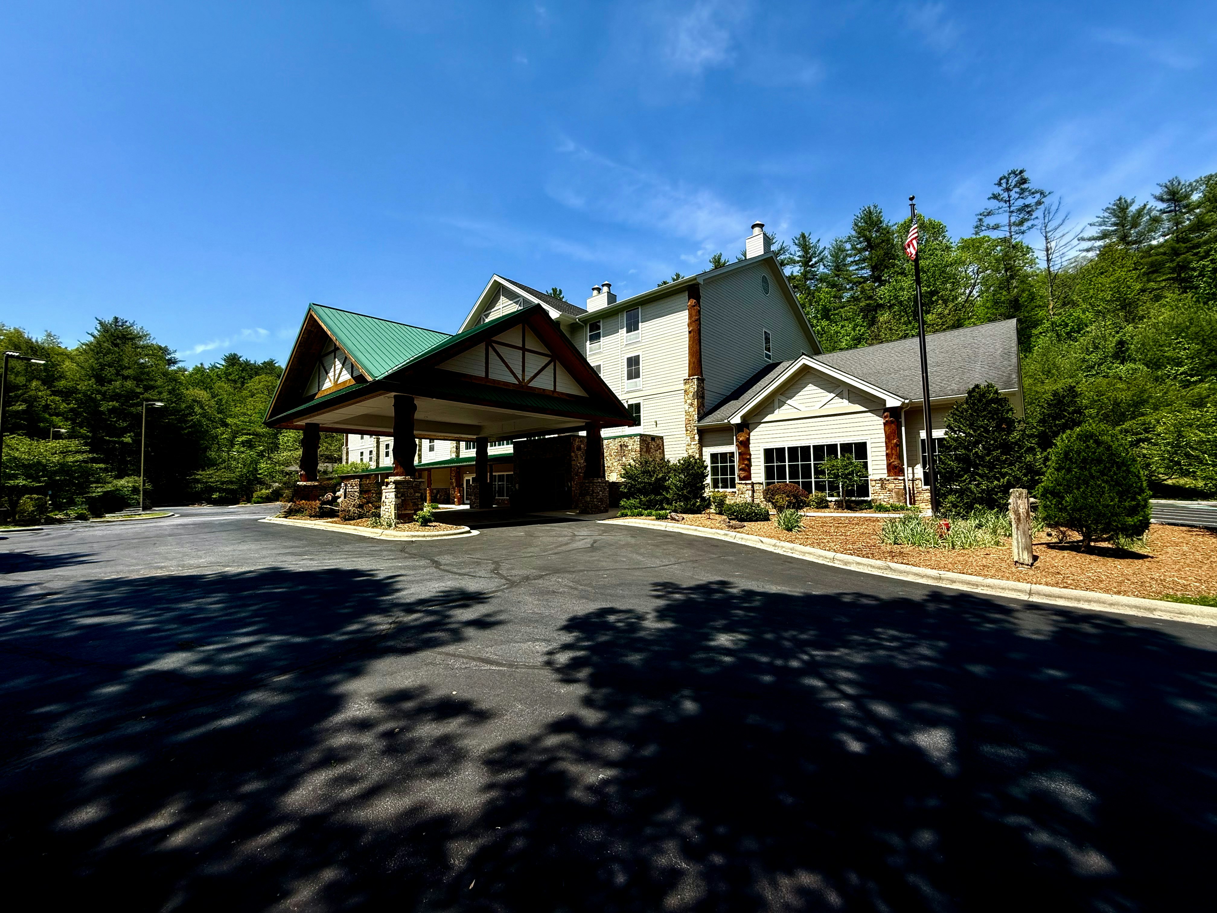 Hampton Inn Suites Cashiers Sapphire Valley 51/56
