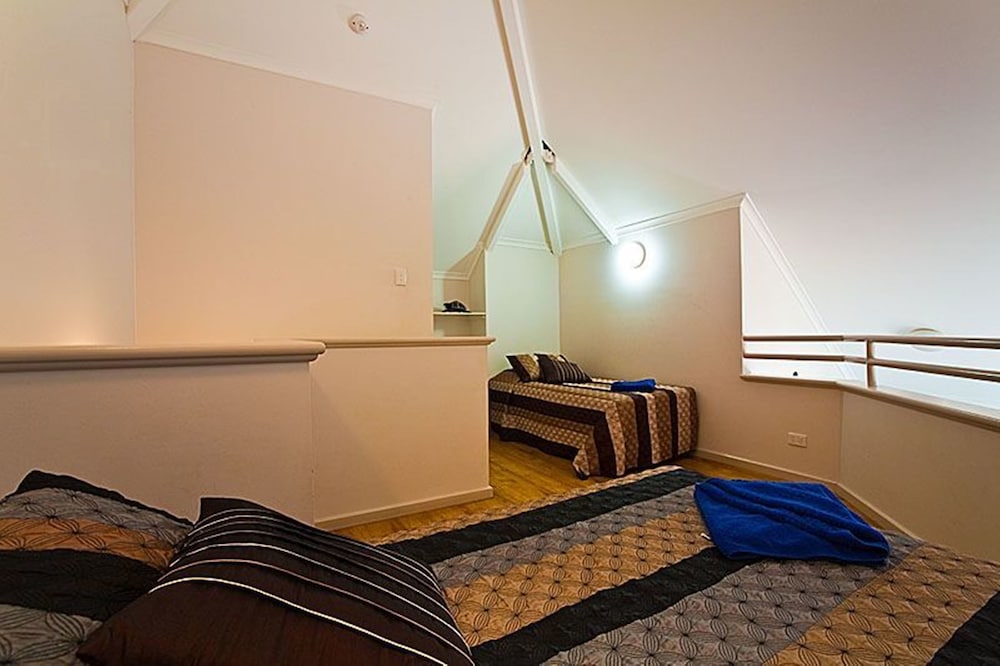 Potshot Hotel 30/72