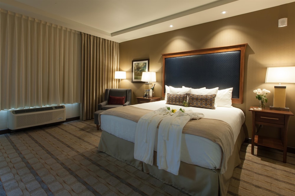 Best Western Premier Boulder Falls Inn 18/66
