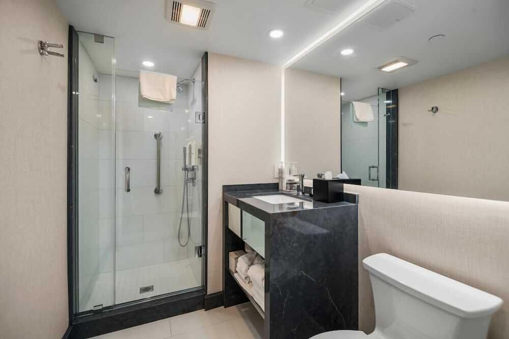 Premium, Suite, 2 King Beds, Falls View 4/5