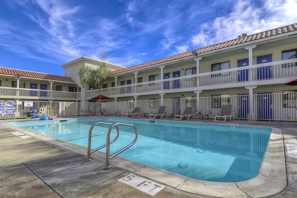 Motel6 Carlsbad, CA Beach 10/50
