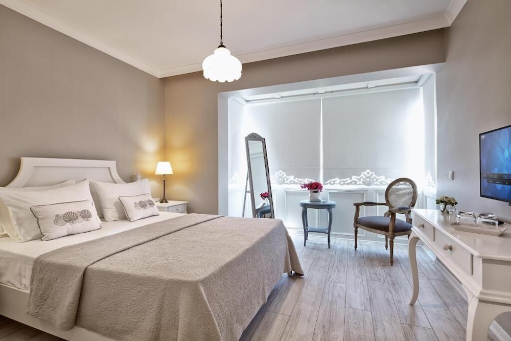 DELUXE, QUEEN BED