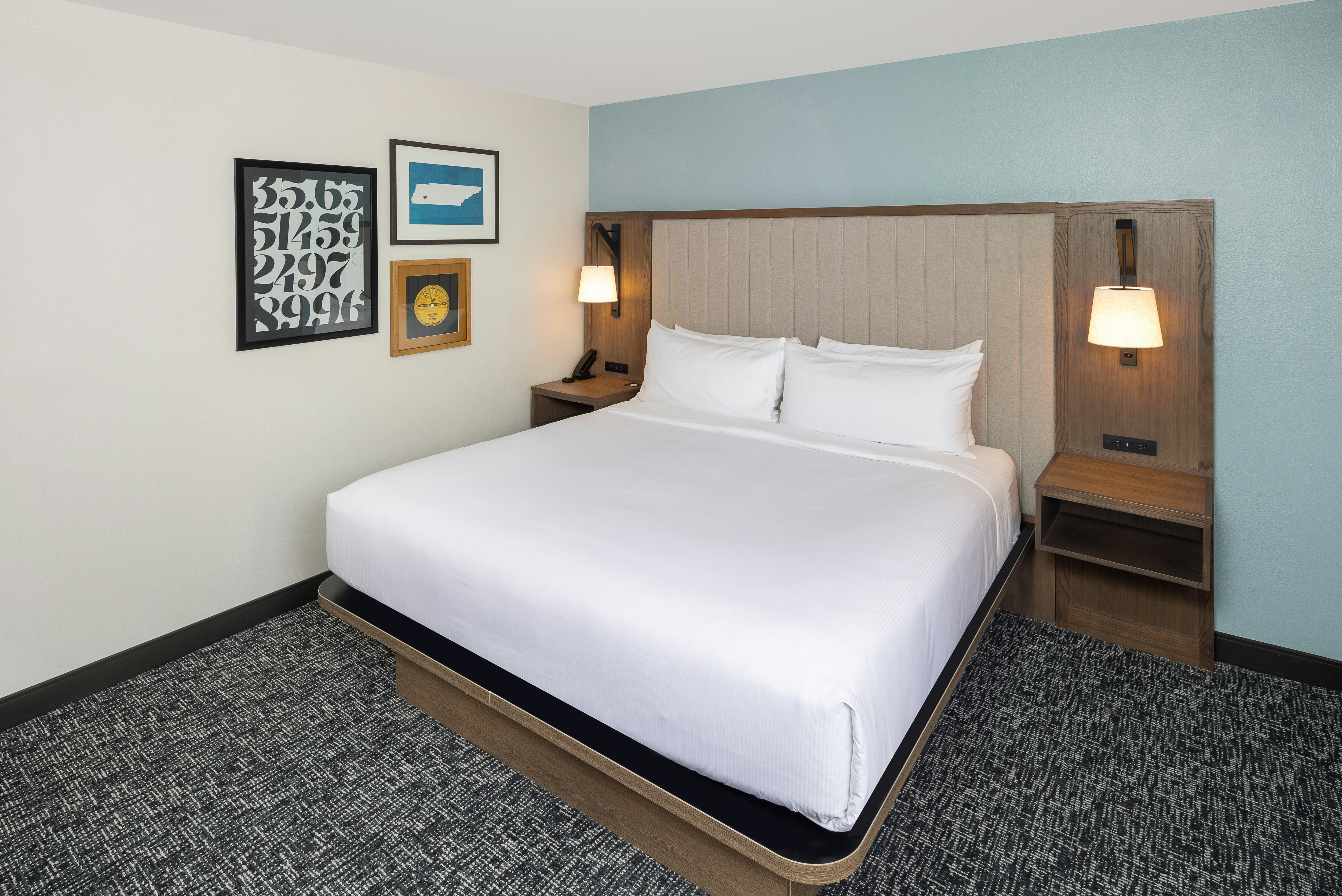 ROOM, KING BED, ACCESSIBLE