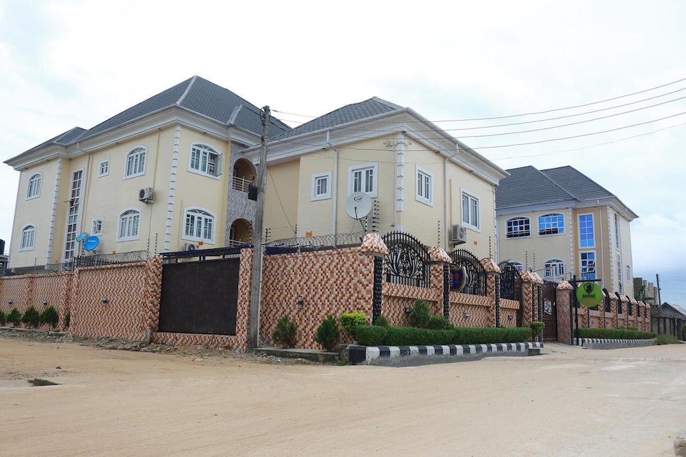 Resdon Hotel And Suites 2/15