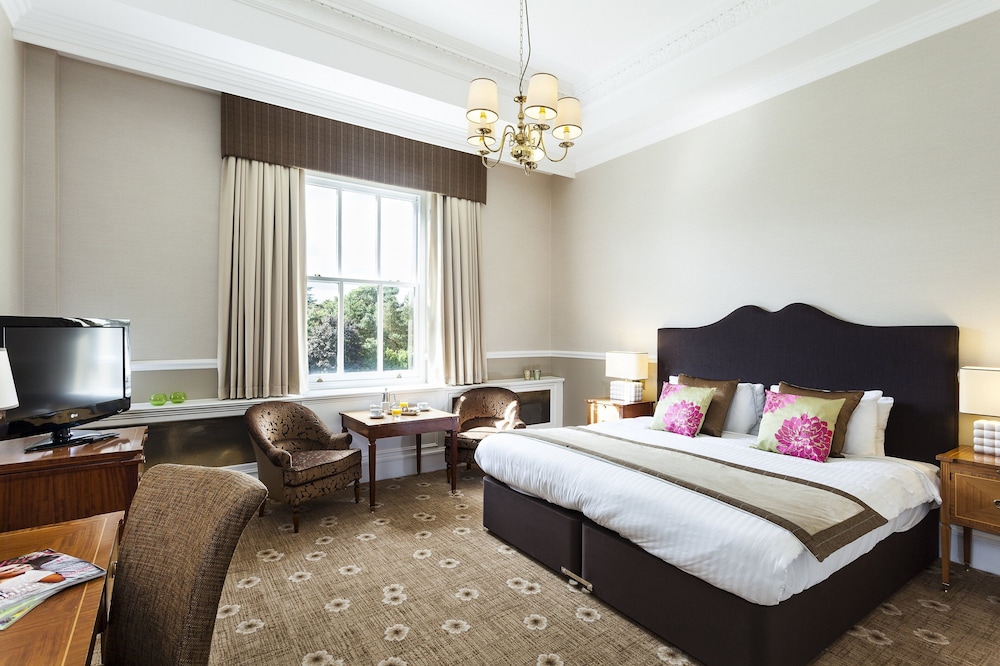 EXECUTIVE, DOUBLE OR TWIN BED