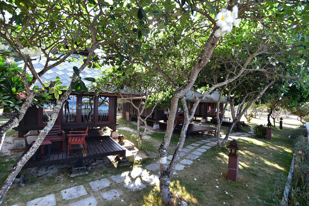 Koh Ngai Thanya Beach Resort 11/65